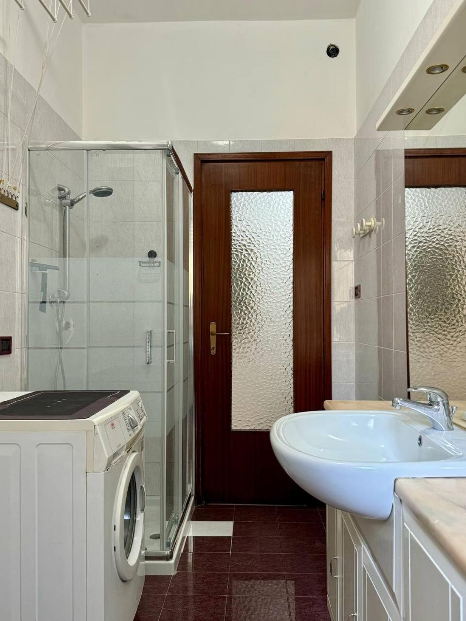 Zai Fiera Flat - 10 Min To Center With Private Parking Apartment *